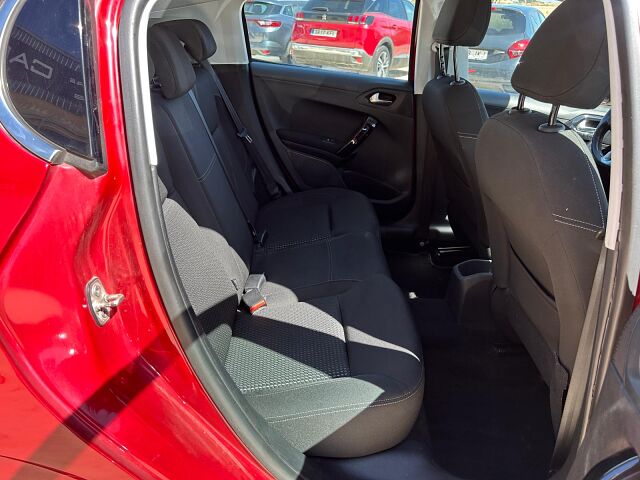 PEUGEOT 208 ALLURE 1.2 E-THP AUTO SPANISH LHD IN SPAIN 113000 MILES SUPERB 2015